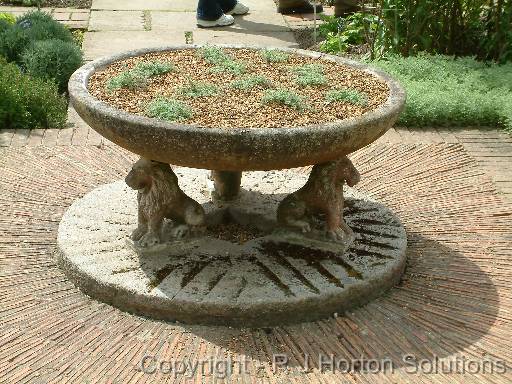 Sissinghurst_urn 